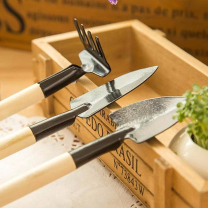 Tiny 3 Set Multifunctional Gardening Tools